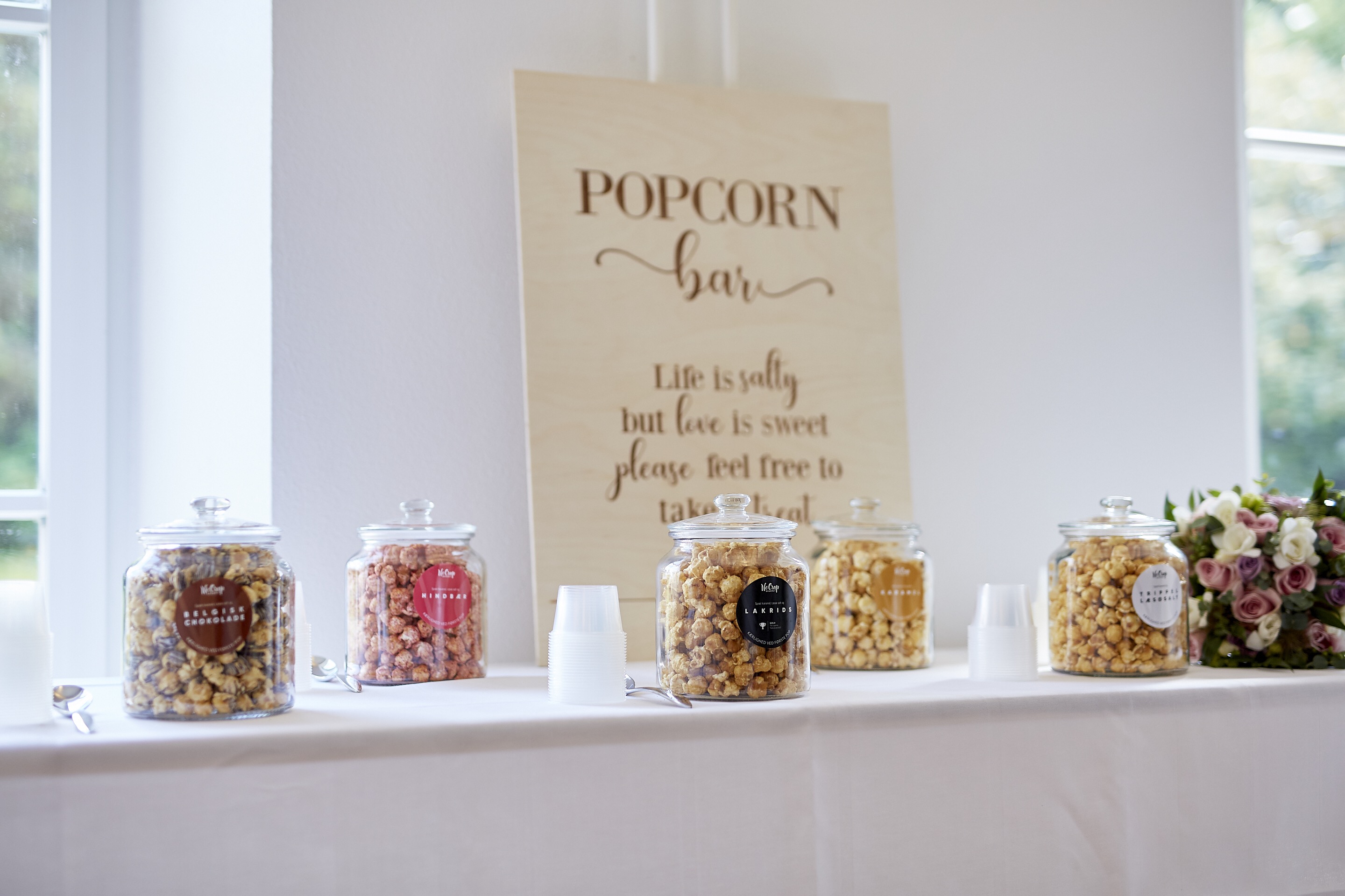 Stor Eksklusiv Popcorn Buffet m. 5 varianter gourment popcorn inkl. glaskrukker
